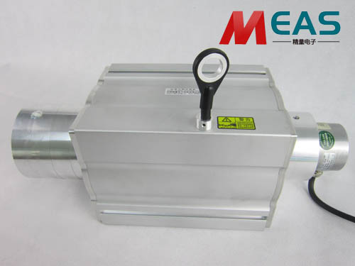 ����λ�Ƃ�������ͬ�l�ʵĹ���̖(h��o)�ڹ�·�ϵĲ�ͬλ��